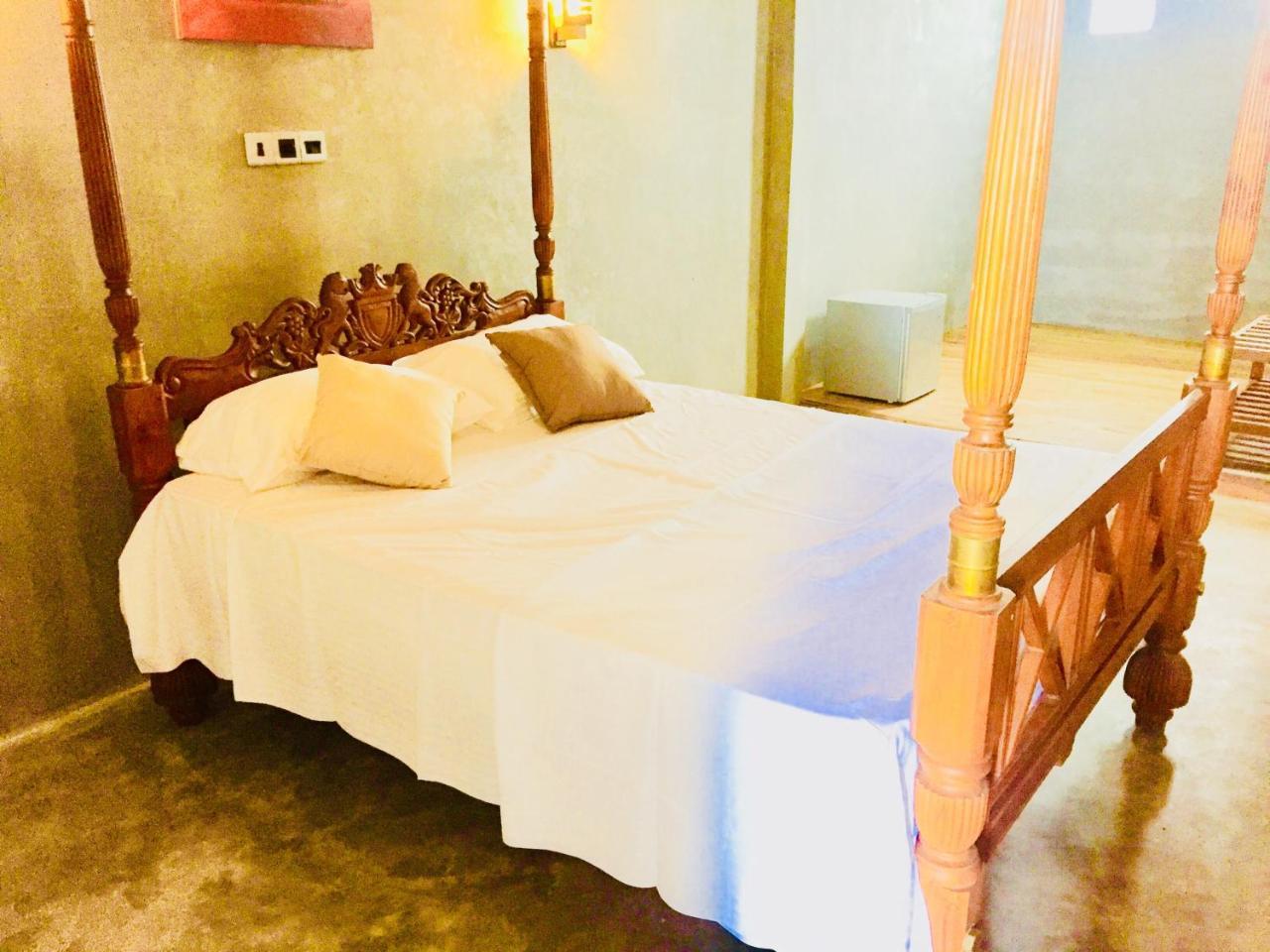 Hotel Arrowana 888 Weligama Extérieur photo